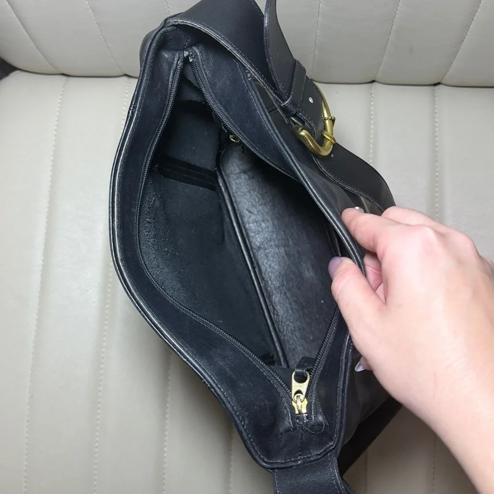 Vintage Coach Black Leather Shoulder Bag Classic Minimalist Crossbody Purse